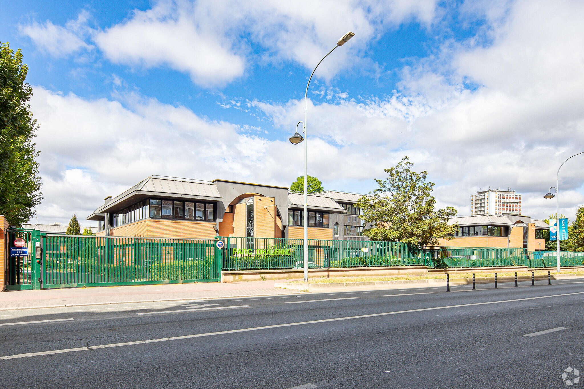 2-8 Rue Albert Dhalenne, Saint-Ouen-sur-Seine à louer Photo principale– Image 1 sur 3