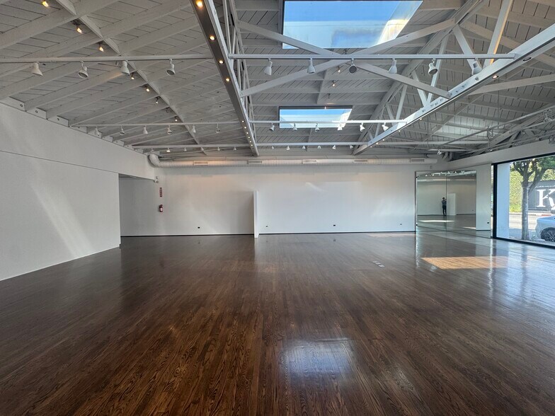 8410 Melrose Ave, Los Angeles, CA à louer - Photo de l’immeuble – Image 2 sur 13