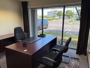 39111 W 6 Mile Rd, Livonia, MI à louer Photo intérieure– Image 1 sur 1