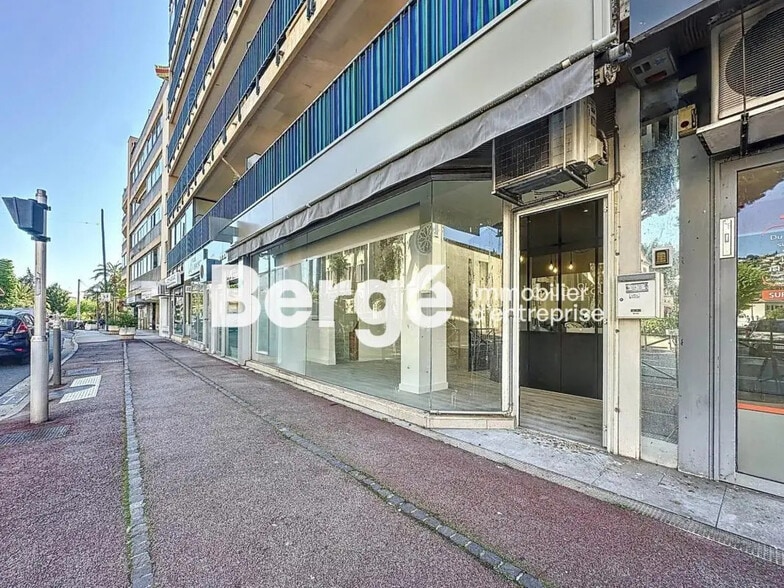 Local commercial dans GOLFE JUAN à louer - Photo de l’immeuble – Image 2 sur 8