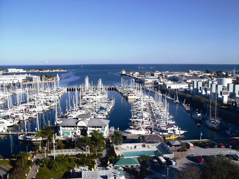 1100 Fourth St S, Saint Petersburg, FL à vendre - Photo principale – Image 1 sur 4