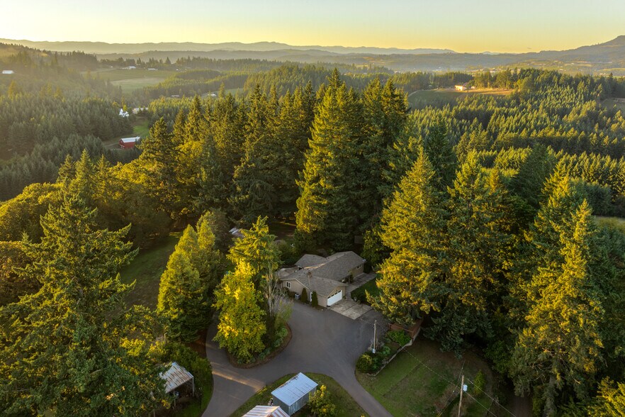 20180 NE Sunnycrest Rd, Newberg, OR à vendre - Photo de l’immeuble – Image 1 sur 48