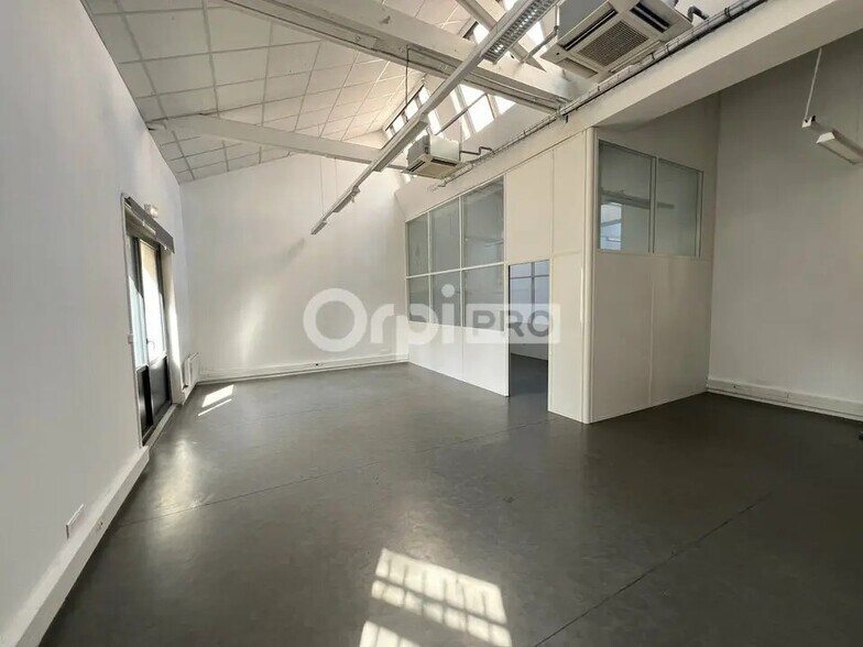 Bureau dans Lyon à louer - Photo de l’immeuble – Image 2 sur 9