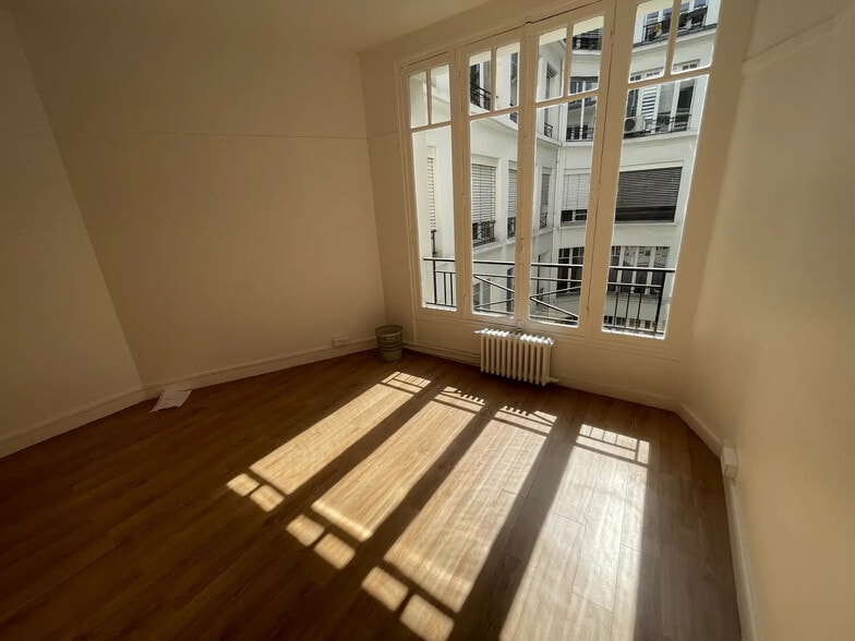 11 Rue Tronchet, Paris à louer - Photo de l’immeuble – Image 3 sur 4