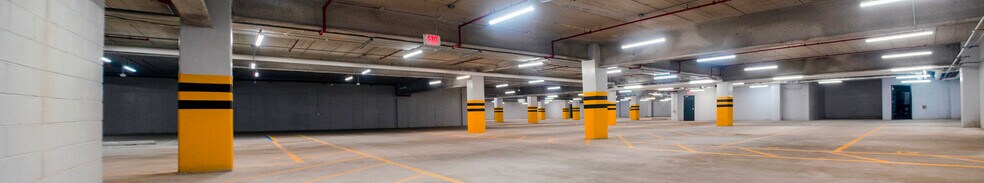 700 E 241st St, Bronx, NY à louer - Photo de l’immeuble – Image 3 sur 11