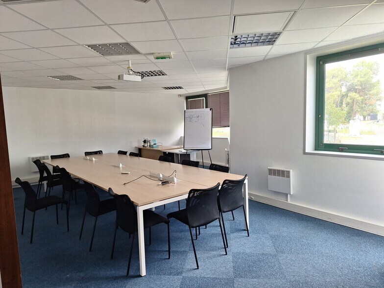 2 Avenue De Chavailles, Bruges à louer - Photo de l’immeuble – Image 2 sur 4