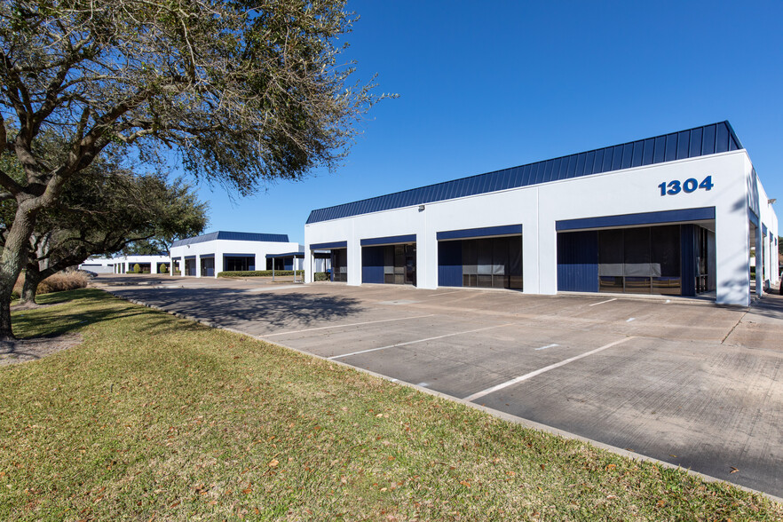 1304 Langham Creek Dr, Houston, TX à louer - Photo de l’immeuble – Image 3 sur 5
