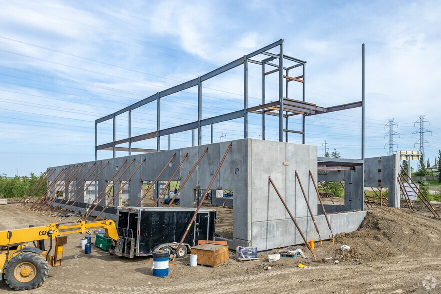 5003 28 St NW, Edmonton, AB à louer - Photo de l’immeuble – Image 3 sur 3