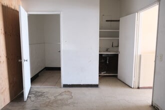 2521-2525 N Grand Ave, Santa Ana, CA à louer Photo intérieure– Image 2 sur 7