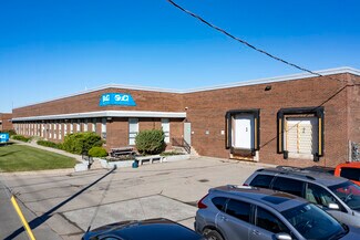 Plus de détails pour 851-865 Rangeview Rd, Mississauga, ON - Industriel/Logistique à louer