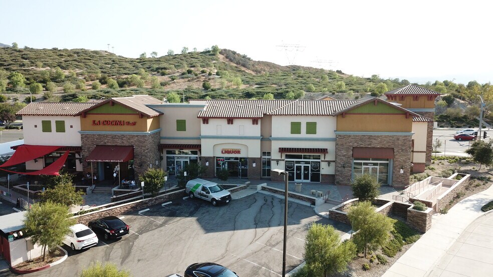 19923-19935 Golden Valley Rd, Santa Clarita, CA à louer - Photo de l’immeuble – Image 1 sur 21