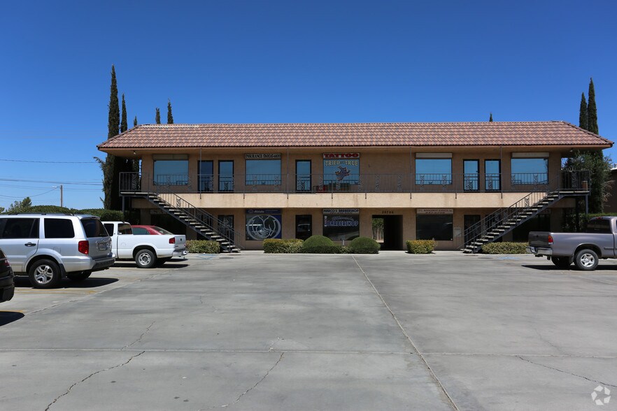 20786 Bear Valley Rd, Apple Valley, CA à louer - Photo principale – Image 1 sur 10