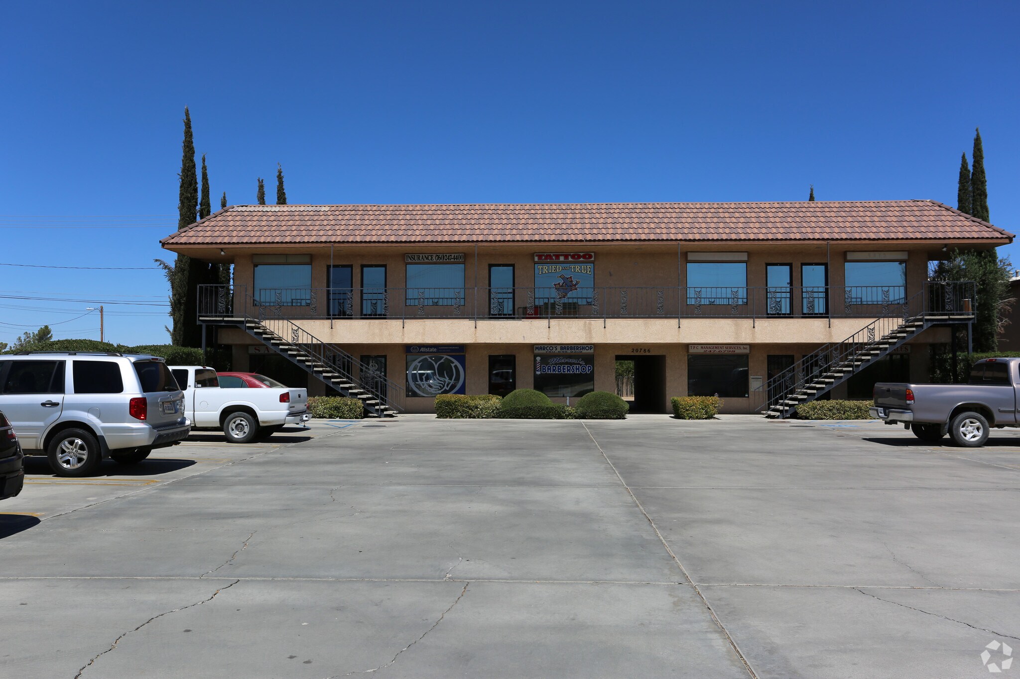20786 Bear Valley Rd, Apple Valley, CA à louer Photo principale– Image 1 sur 11