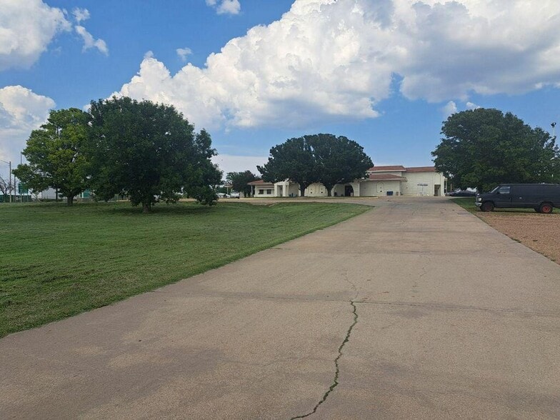 1401 W US Highway 54, Pratt, KS à louer - Photo de l’immeuble – Image 3 sur 20