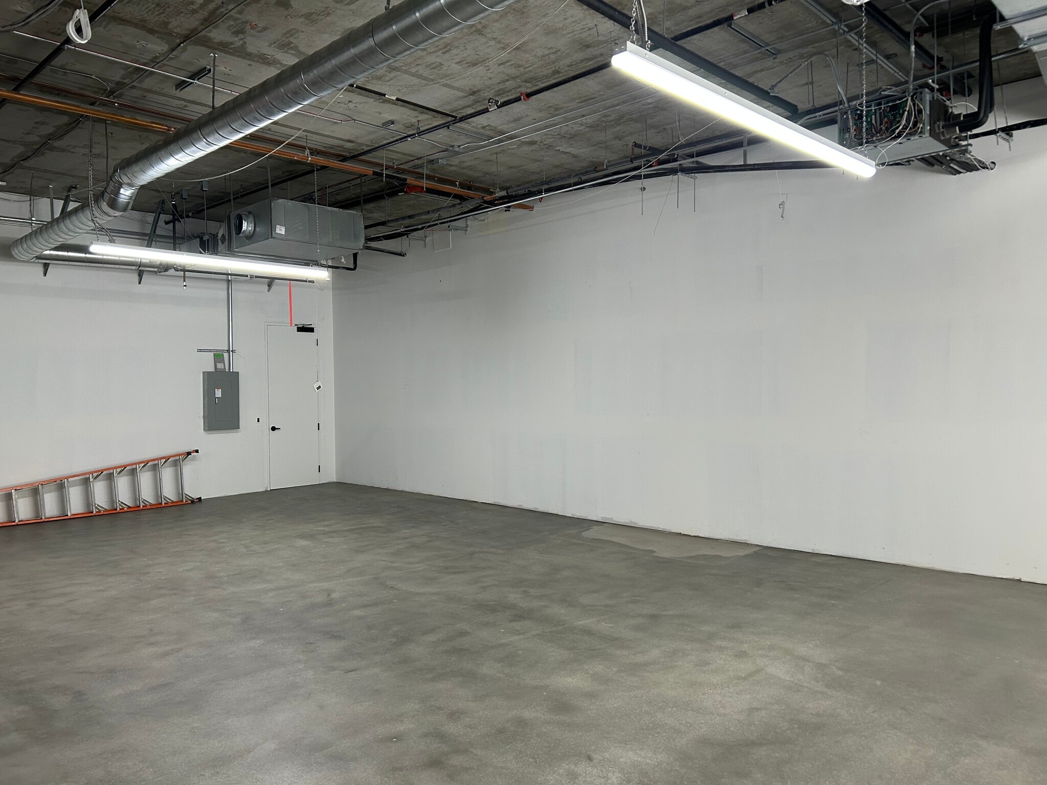 7007 Romaine St, Los Angeles, CA à louer Photo intérieure– Image 1 sur 3