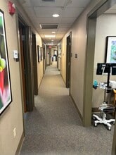 41 Buttrick Rd, Londonderry, NH à louer Photo intérieure– Image 2 sur 9