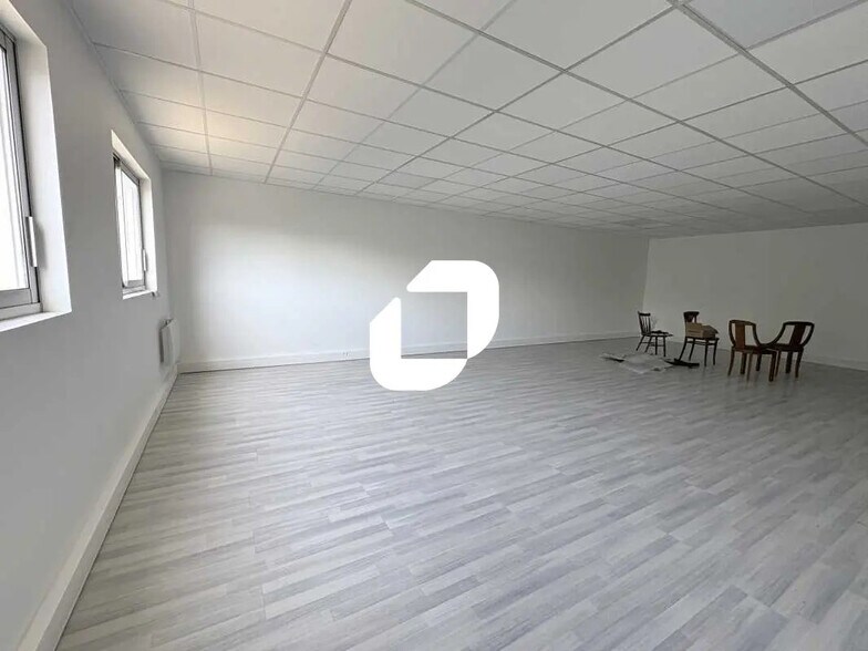Bureau dans Trappes à vendre - Photo de l’immeuble – Image 2 sur 6