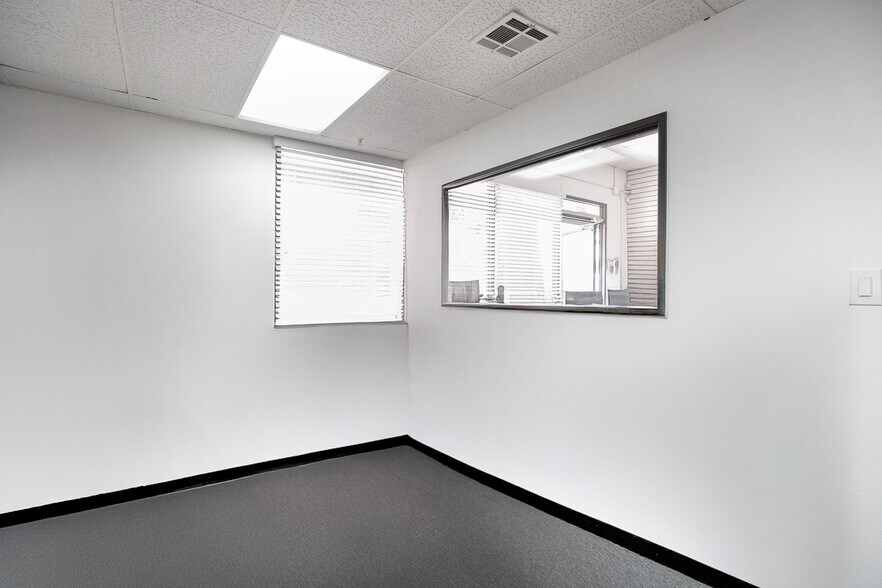 2639 W Woodland Dr, Anaheim, CA à vendre - Photo intérieure – Image 3 sur 9