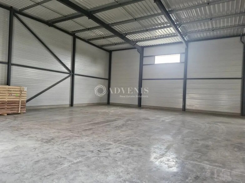 Local d’activités dans Chassieu à louer - Photo intérieure – Image 3 sur 7