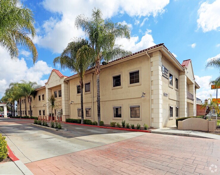 1937 W Chapman Ave, Orange, CA à vendre - Photo de l’immeuble – Image 2 sur 7