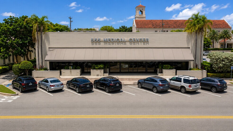 555 Biltmore Way, Coral Gables, FL à vendre - Photo de l’immeuble – Image 1 sur 51