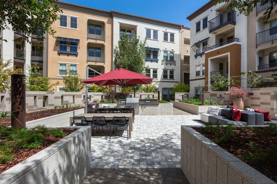 500 Ferguson Dr, Mountain View, CA à louer - Photo de l’immeuble – Image 2 sur 8