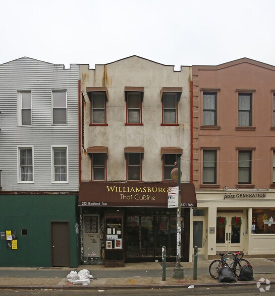 212 Bedford Ave, Brooklyn, NY à louer - Photo de l’immeuble – Image 2 sur 16