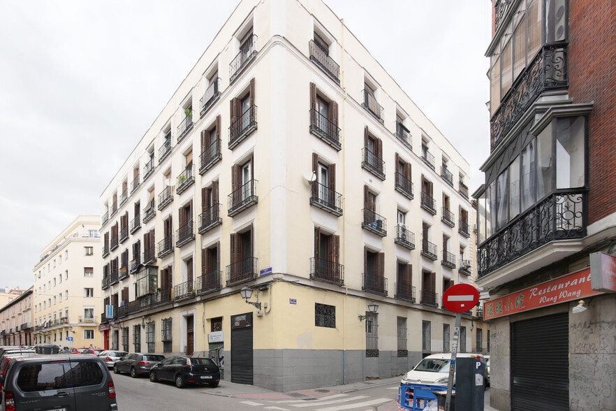 Immeuble residentiel dans Madrid, Madrid à vendre - Photo principale – Image 1 sur 4