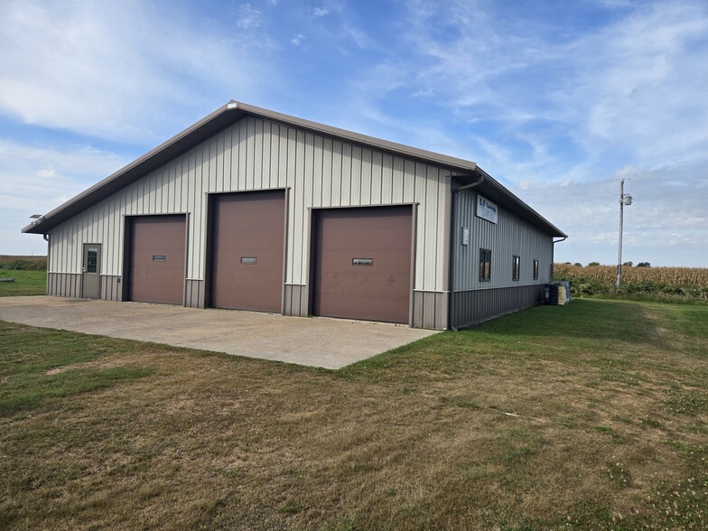 W9379 Oak rd, Thorp, WI à vendre - Photo principale – Image 1 sur 15