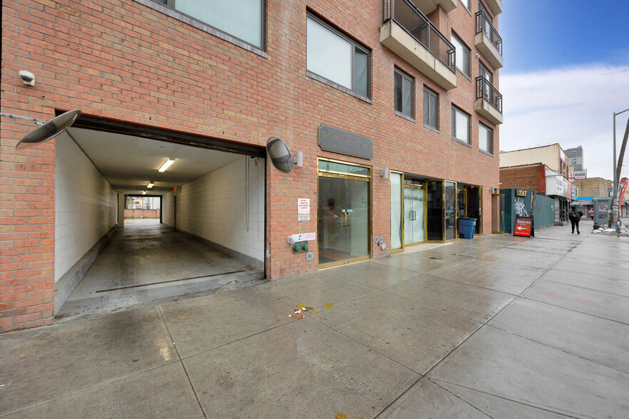 172-18 Jamaica Ave, Jamaica, NY à louer - Photo de l’immeuble – Image 3 sur 12
