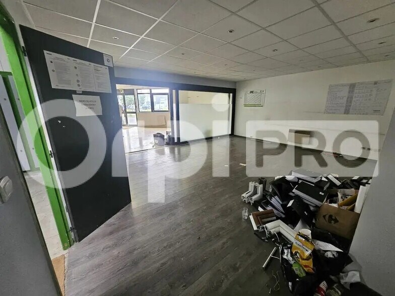 Local commercial dans Cormontreuil à louer - Photo de l’immeuble – Image 3 sur 8