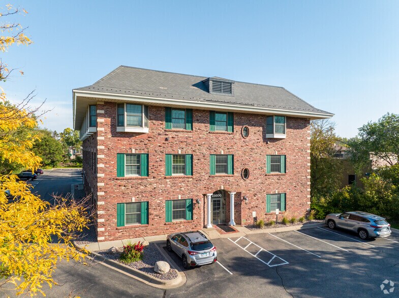 15600 Wayzata Blvd, Wayzata, MN à louer - Photo de l’immeuble – Image 1 sur 7