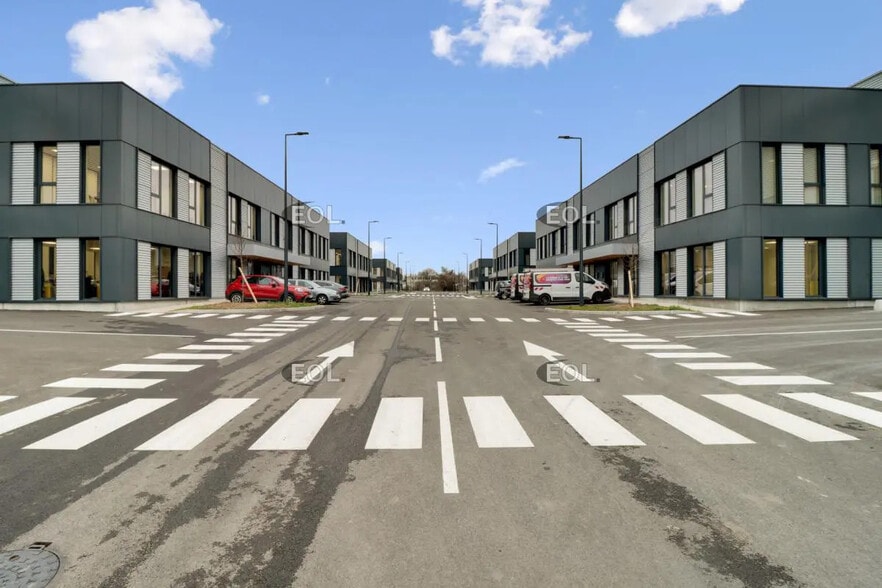 51 Rue Du Commandant Rolland, Le Bourget à louer - Photo de l’immeuble – Image 2 sur 14