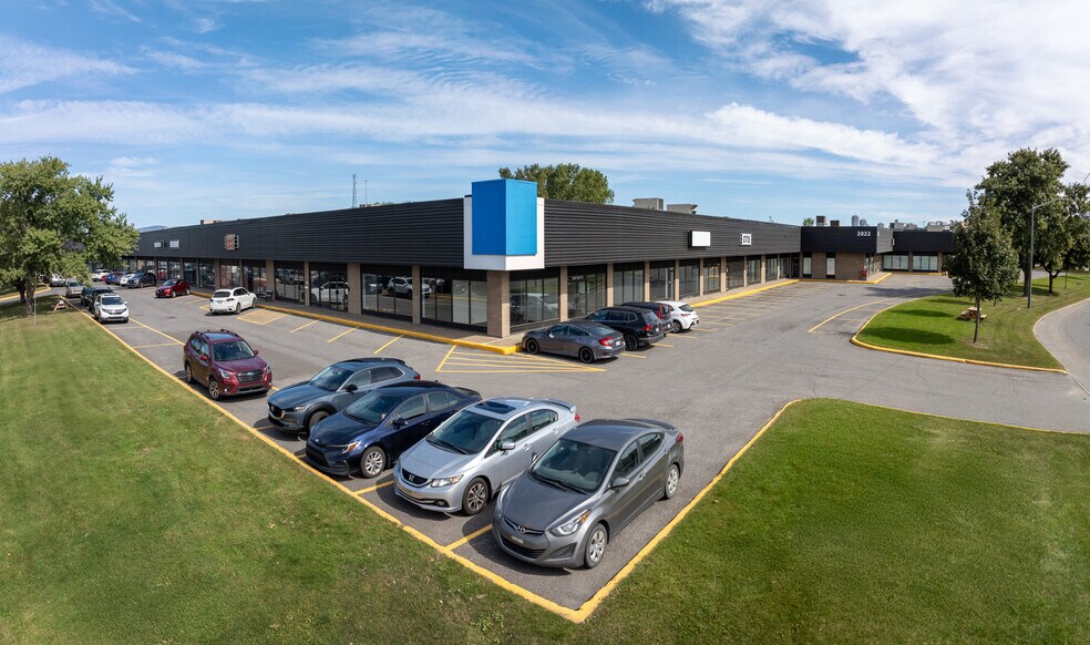 2022 Rue Lavoisier, Québec, QC à louer - Photo de l’immeuble – Image 2 sur 3
