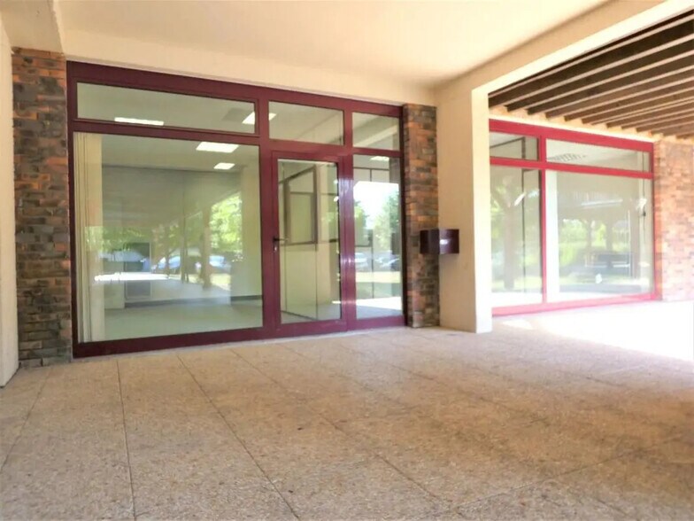 Local commercial dans Chavenay à louer - Photo de l’immeuble – Image 1 sur 7