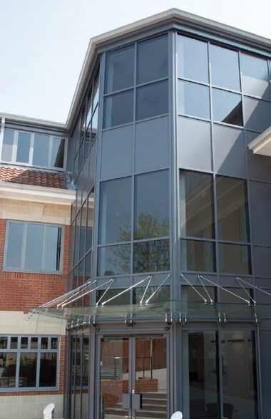 Bay Tree Ave, Leatherhead à louer - Photo de l’immeuble – Image 3 sur 3