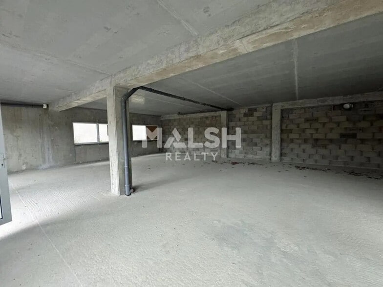 Bureau dans Saint-Just-Saint-Rambert à louer - Photo de l’immeuble – Image 3 sur 3