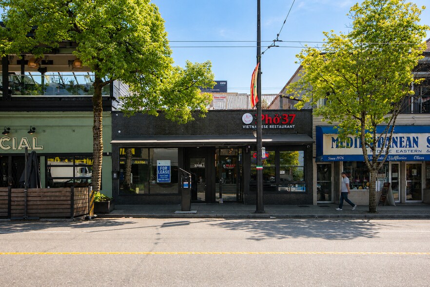 1818 Commercial Dr, Vancouver, BC à louer - Photo de l’immeuble – Image 2 sur 7
