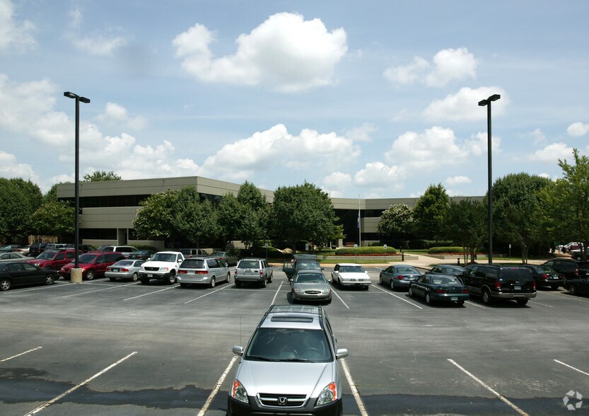 250 Commonwealth Dr, Greenville, SC à louer - Photo de l’immeuble – Image 2 sur 13