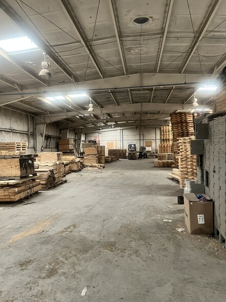 1059-1060 Box Factory Rd, Summit Point, WV à louer - Photo de l’immeuble – Image 1 sur 21