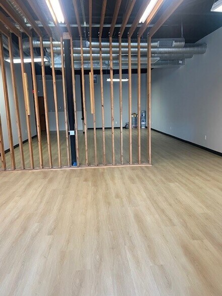 530 S Main St, Grapevine, TX à louer - Photo de l’immeuble – Image 3 sur 12