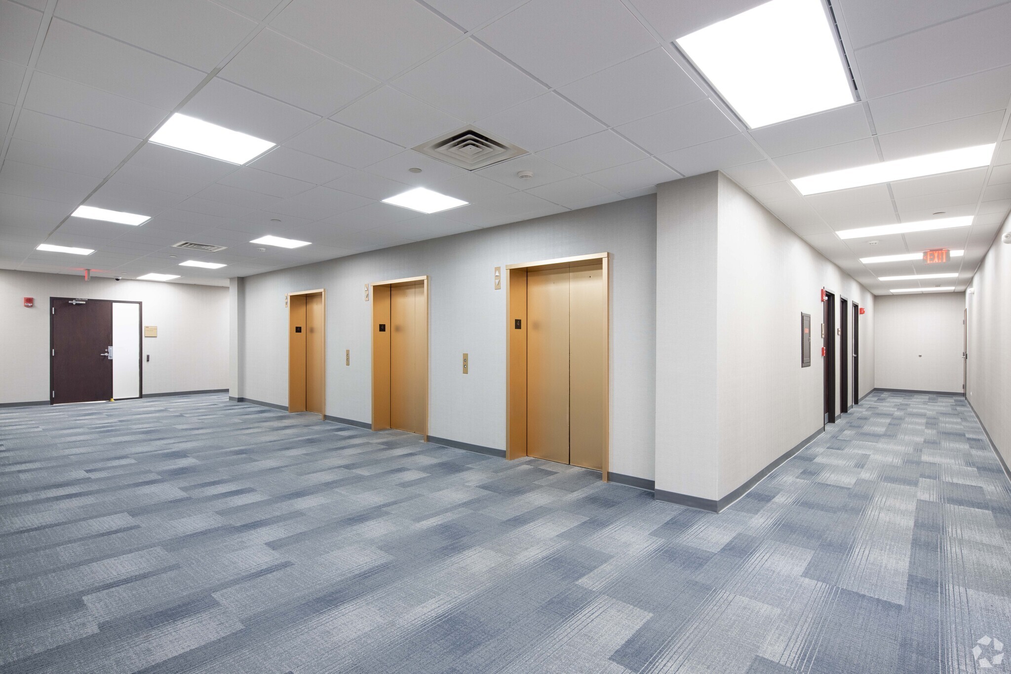 999 E Touhy Ave, Des Plaines, IL à louer Photo intérieure– Image 1 sur 1