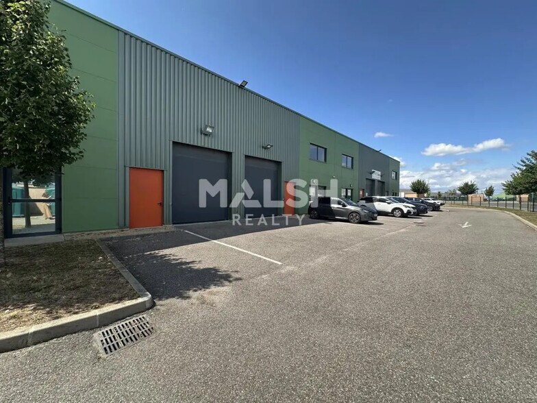 Local d’activités dans Civrieux à louer - Photo de l’immeuble – Image 1 sur 8