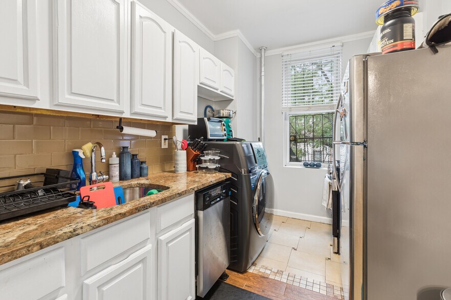 377 Chauncey St, Brooklyn, NY à vendre - Photo de l’immeuble – Image 3 sur 4