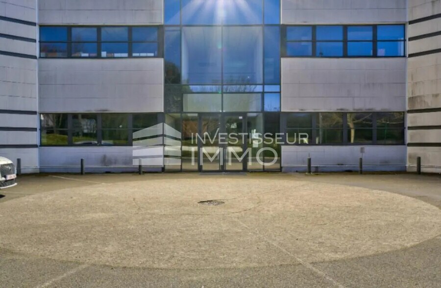 Local d’activités dans Roissy-en-France à louer - Photo de l’immeuble – Image 3 sur 5