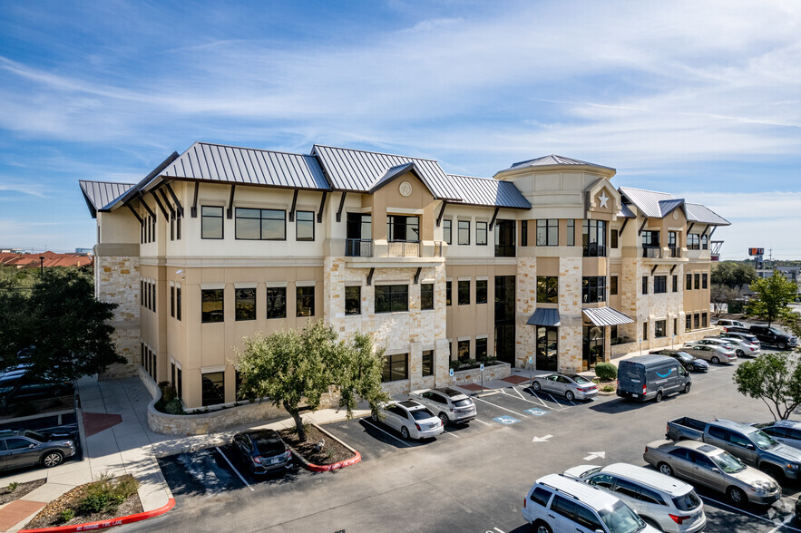 18756 Stone Oak Pky, San Antonio, TX à louer - Photo de l’immeuble – Image 1 sur 5