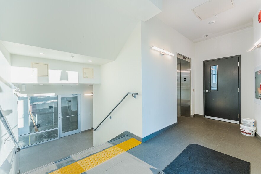 1637 Bank St, Ottawa, ON à louer - Photo de l’immeuble – Image 3 sur 12