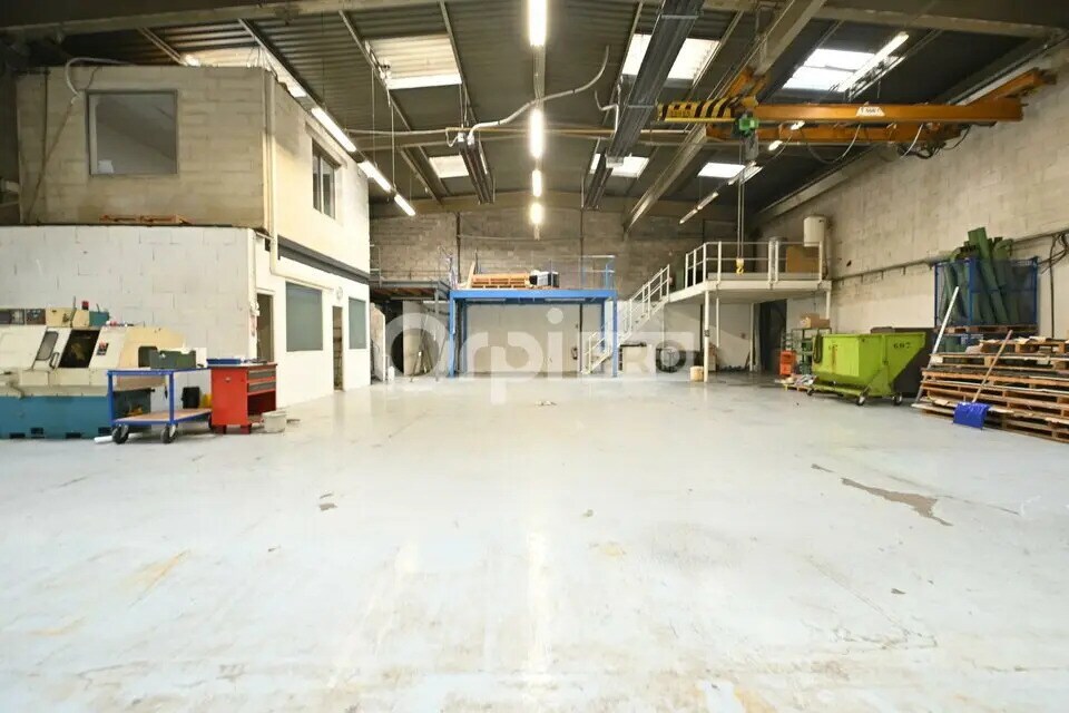 Local d'activités dans Saint-Priest à vendre Photo de l’immeuble– Image 1 sur 13