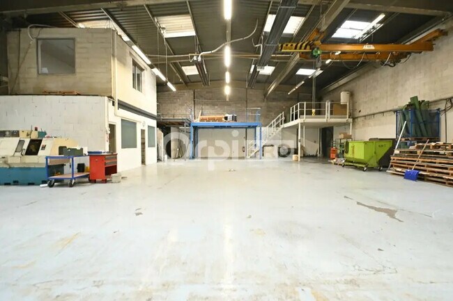 Plus de détails pour Local d’activités à vendre