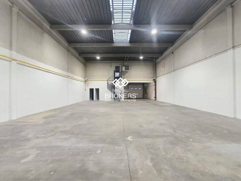 Industriel/Logistique dans Les Ulis à louer - Photo de l’immeuble – Image 1 sur 10